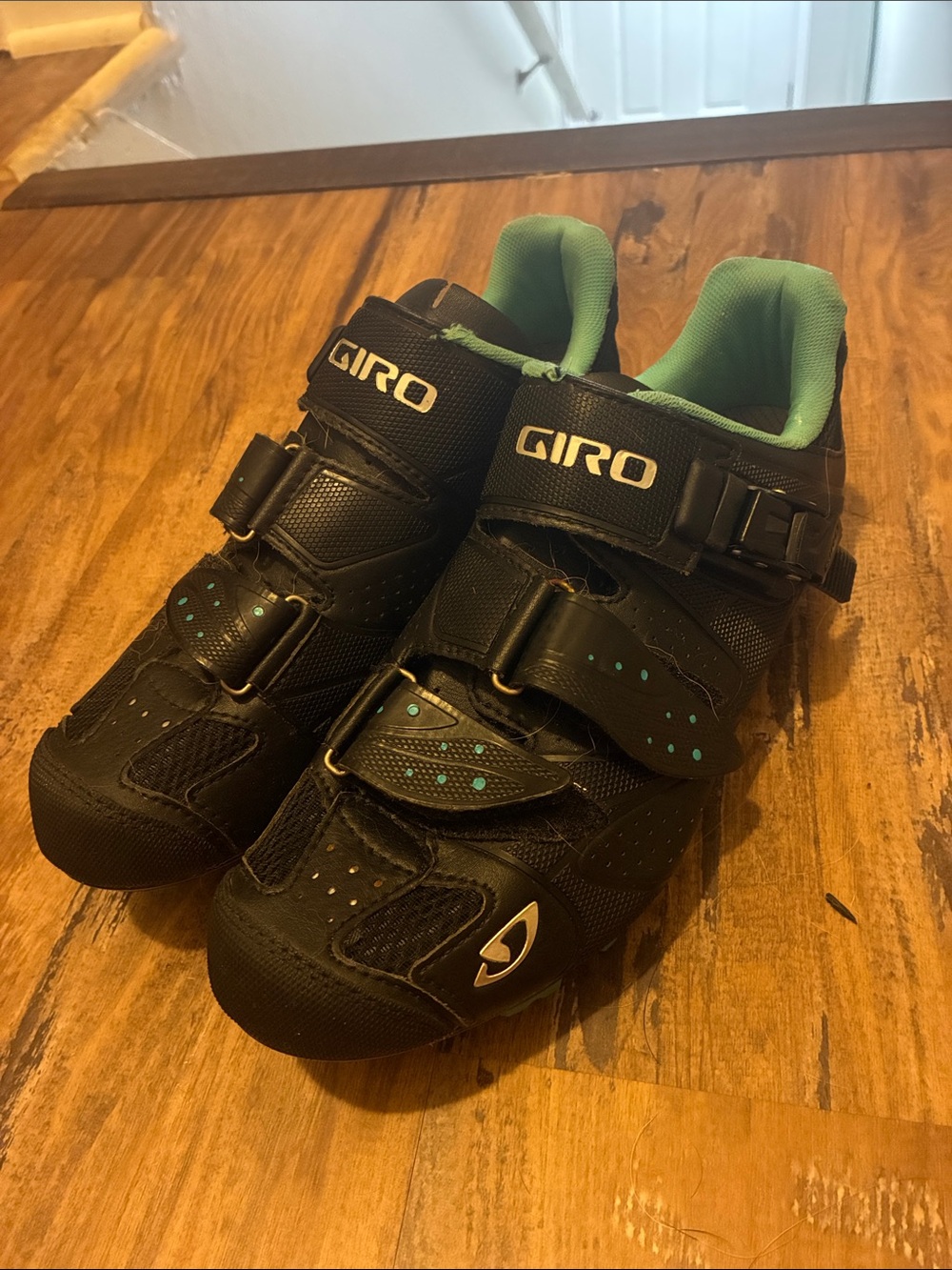 Giro Women's Black & Teal Cycling Shoes. Womens Size: Europe- 40.5.   US- 8.5.